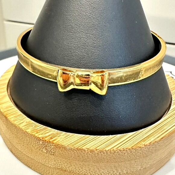 Kate Spade New York Gold Bow bracelet bangle 7 3/4" - Picture 2 of 4